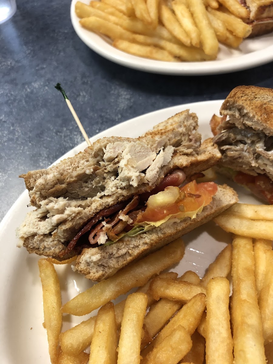 Banner Husky House Restaurant 03